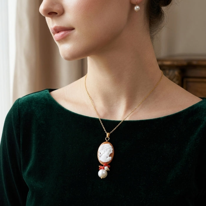 Cartoleria 4+1 - Collana Cammeo in Ceramica Decorata con Perla | Ciondolo Artigianale Elegante con Catena Oro
