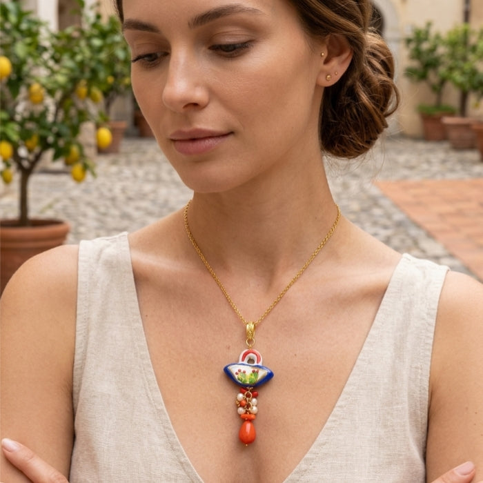 Cartoleria 4+1 - Collana Cestino Siciliano in Ceramica con Fico d’India | Ciondolo Artigianale con Perle e Catena Oro