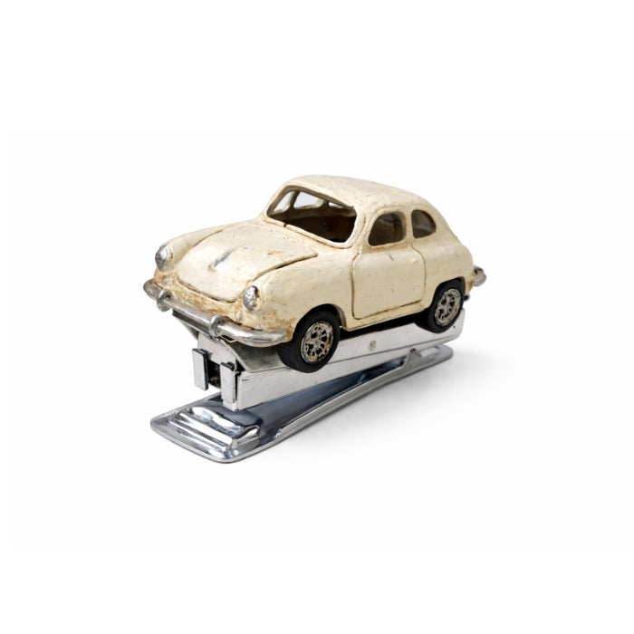 Cartoleria 4+1 - Cucitrice Decorativa Vintage a Forma di Auto | Oggetto da Esposizione Creativo