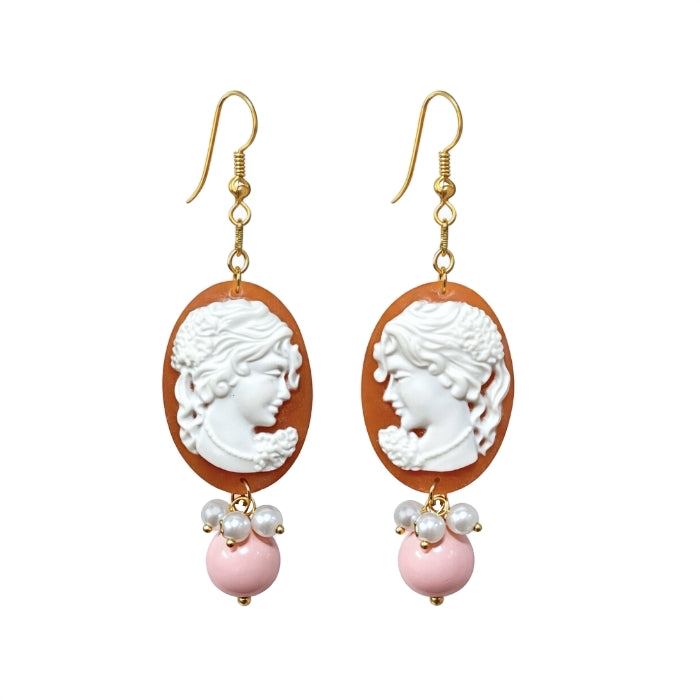 Cartoleria 4+1 - Orecchini Pendenti Cameo in Resina con Perle | Gioielli Artigianali Eleganti Stile Vintage
